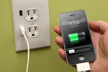 Một học sinh bị điện giật tử vong khi sạc điện thoại