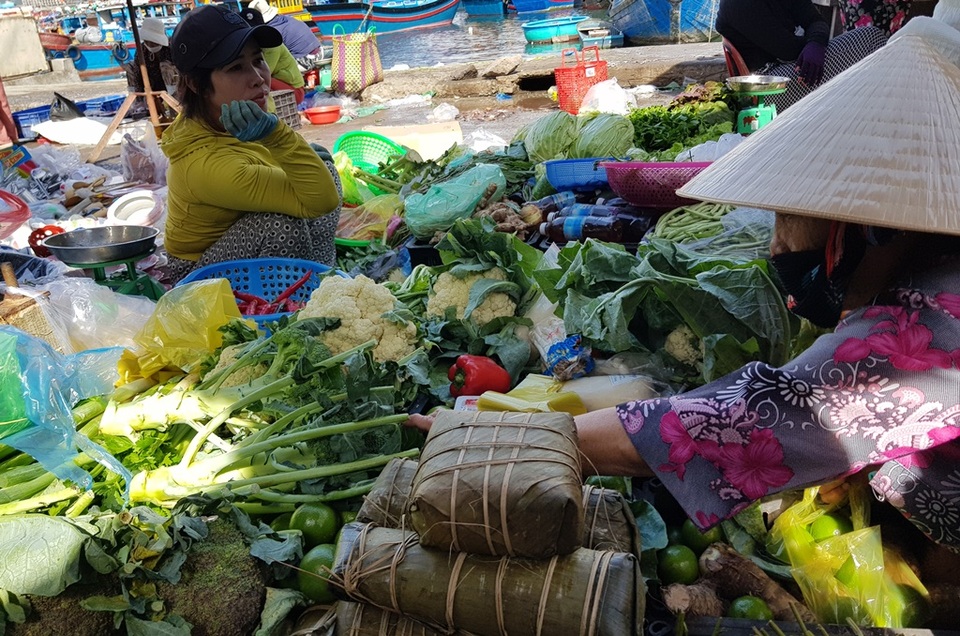 Khánh Hòa: Nhộn nhịp chở Tết ra đảo, thu tiền triệu mỗi ngày - 7 Khánh Hòa: Nhộn nhịp chở Tết ra đảo, thu tiền triệu mỗi ngày - 7
