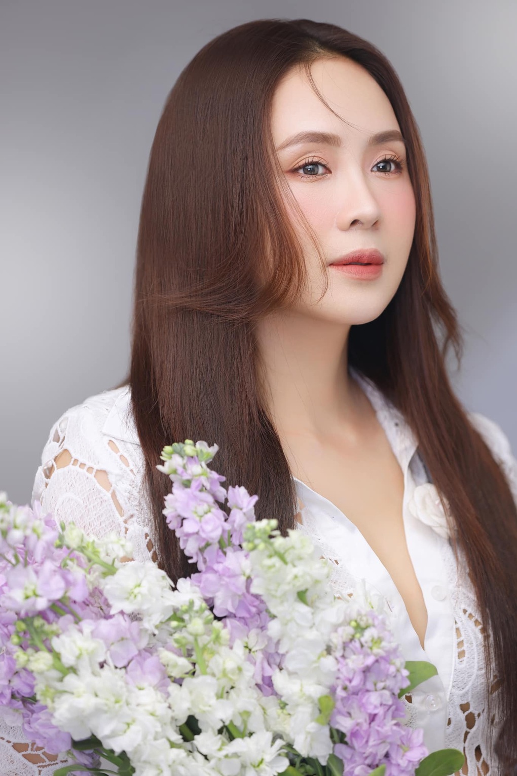 Hồng Diễm trẻ trung ngỡ ngàng ở tuổi 40 - 1 Hồng Diễm trẻ trung ngỡ ngàng ở tuổi 40 - 1