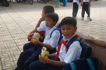 Học ba ca giữa lòng thành phố