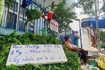 Anh chàng xăm trổ gây sốt mạng xã hội vì bán rau giá rẻ, tặng miễn phí