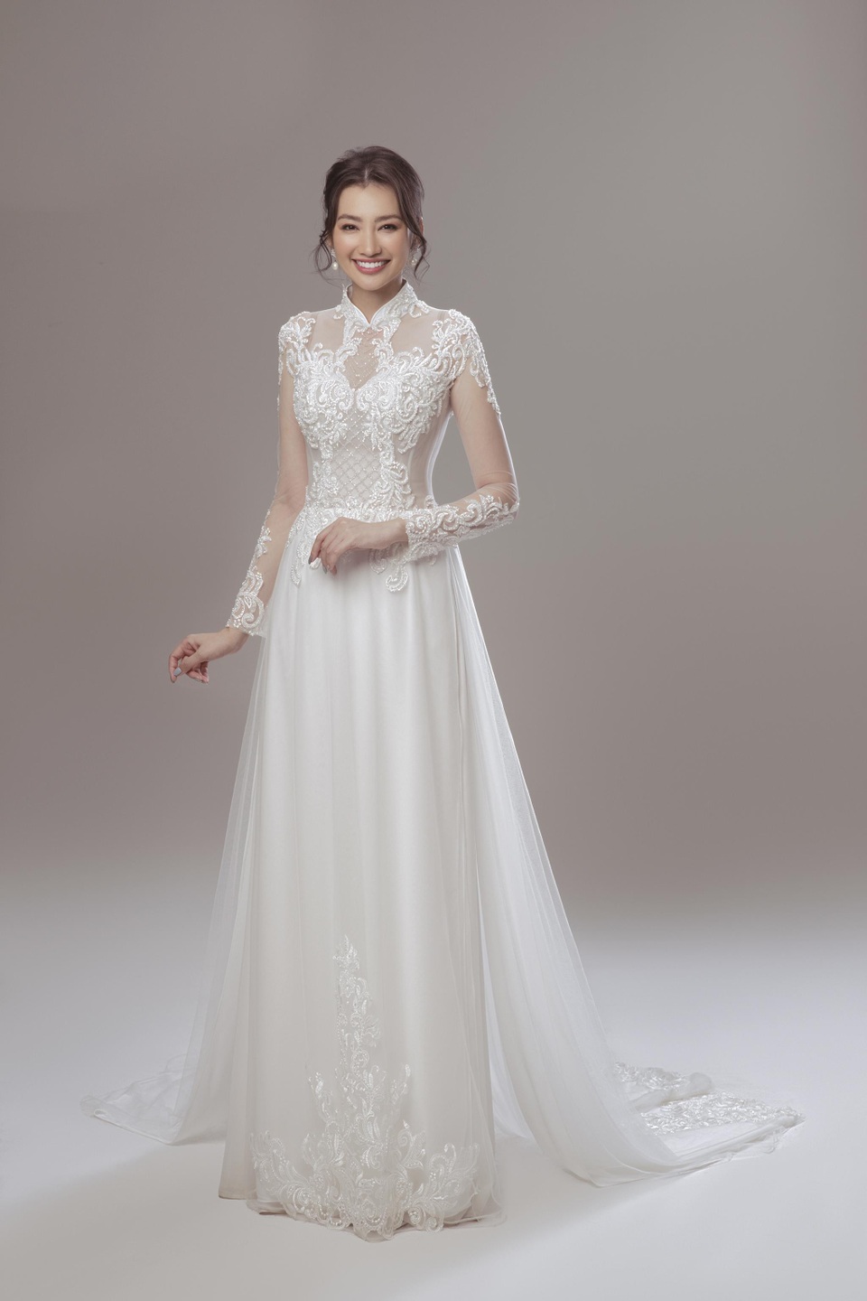 Trúc Diễm tái xuất quyến rũ với tà áo dài - 5