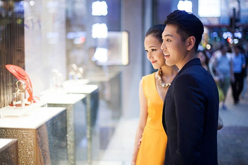 Tôi bủn rủn tay chân khi nhận ra người phụ nữ đang khoác tay chồng mình - 1 Tôi bủn rủn tay chân khi nhận ra người phụ nữ đang khoác tay chồng mình - 1
