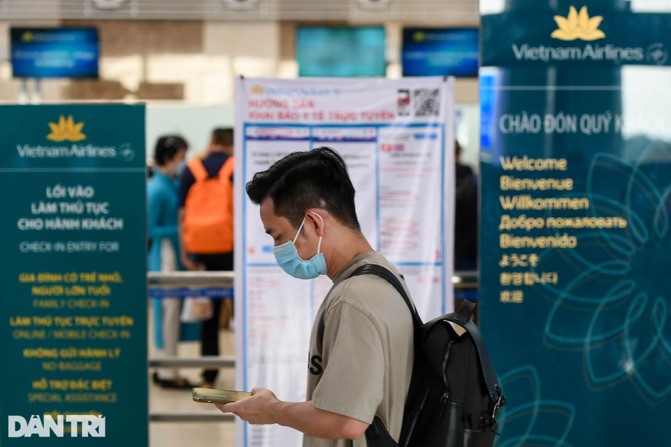 Trái với dự đoán, sân bay Nội Bài bất ngờ vắng khách do lo ngại dịch bệnh - 6 Trái với dự đoán, sân bay Nội Bài bất ngờ vắng khách do lo ngại dịch bệnh - 6