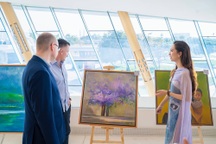 Nữ họa sĩ Việt tham gia triển lãm tranh ở Dubai