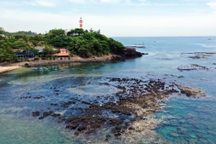 Khám phá miệng núi lửa cổ bên bờ biển Quảng Ngãi