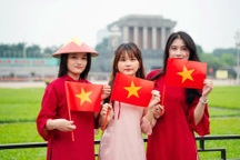 Tour Hà Nội "cháy" vé, phố cổ kín phòng vì khách săn chỗ xem diễu binh 2/9