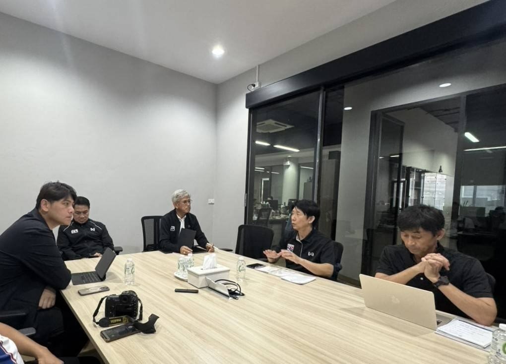 Reação dos fãs tailandeses quando a FAT demitiu repentinamente o técnico Masatada Ishii - 1 Phản ứng của CĐV Thái Lan khi FAT bất ngờ sa thải HLV Masatada Ishii - 1