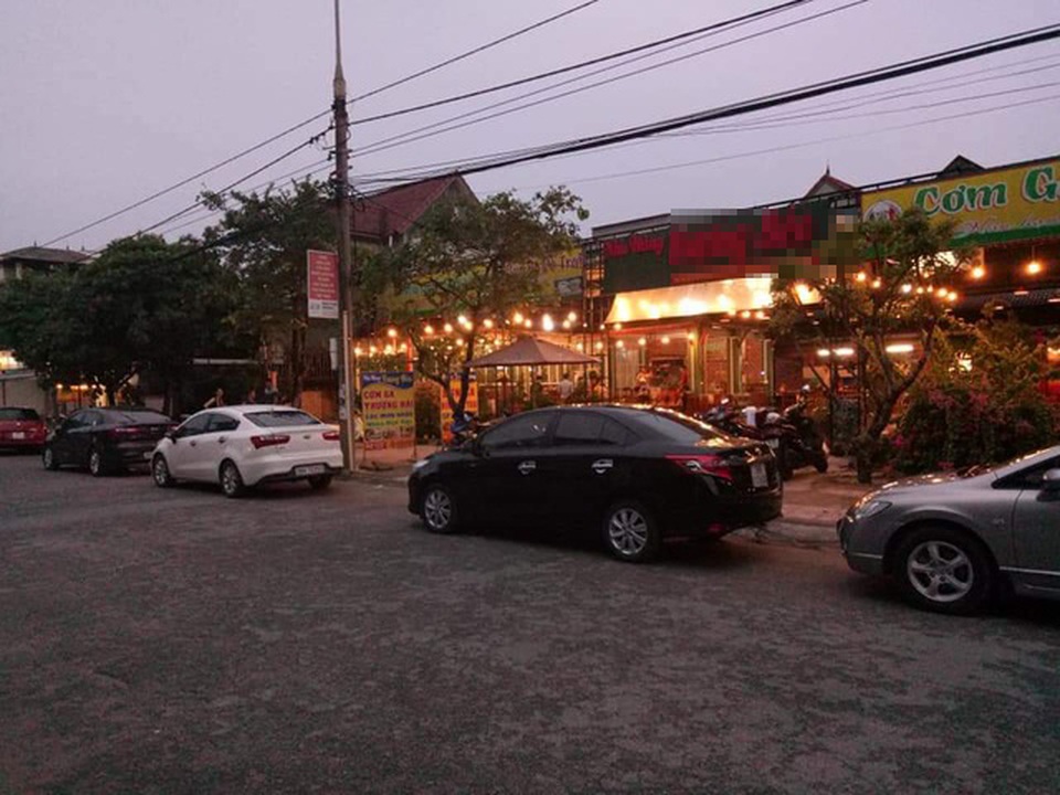 Hà Tĩnh: Tài xế vi phạm nồng độ cồn rải rác, quán hàng vẫn đông khách - 3 Hà Tĩnh: Tài xế vi phạm nồng độ cồn rải rác, quán hàng vẫn đông khách - 3
