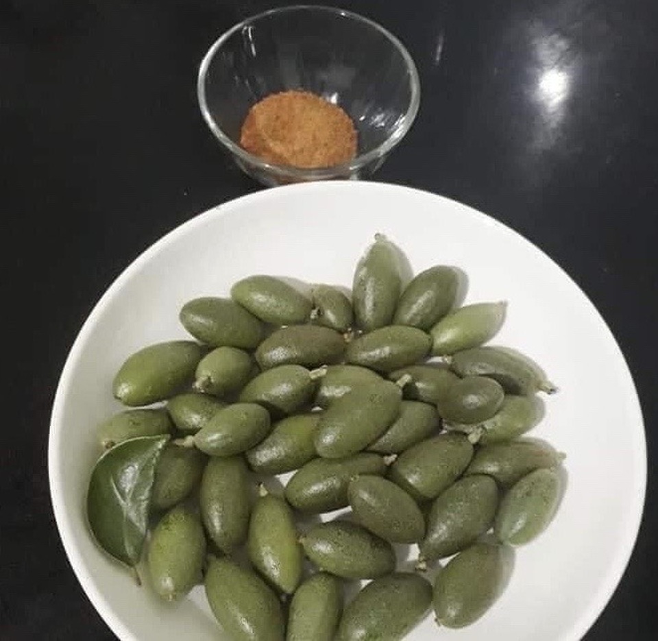 Bay ngàn cây số ra Hà Nội, nhót bao tử Đà Lạt khiến chị em phát sốt - 2 Bay ngàn cây số ra Hà Nội, nhót bao tử Đà Lạt khiến chị em phát sốt - 2