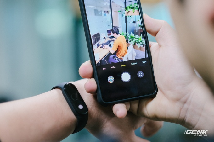Trên tay Mi Band 6: Nâng cấp lên màn hình tràn viền, có đo SpO2, đã hỗ trợ tiếng Việt, giá 800,000 đồng - Ảnh 15. Trên tay Mi Band 6: Nâng cấp lên màn hình tràn viền, có đo SpO2, đã hỗ trợ tiếng Việt, giá 800,000 đồng - Ảnh 15.