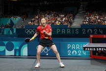 Bất chấp sự cố gãy vợt, Trung Quốc giành HCV bóng bàn thứ 2 ở Olympic 2024