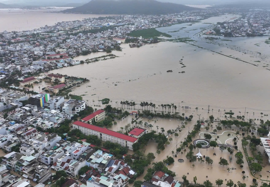 Bao giờ miền Trung hết mưa lớn? - 1