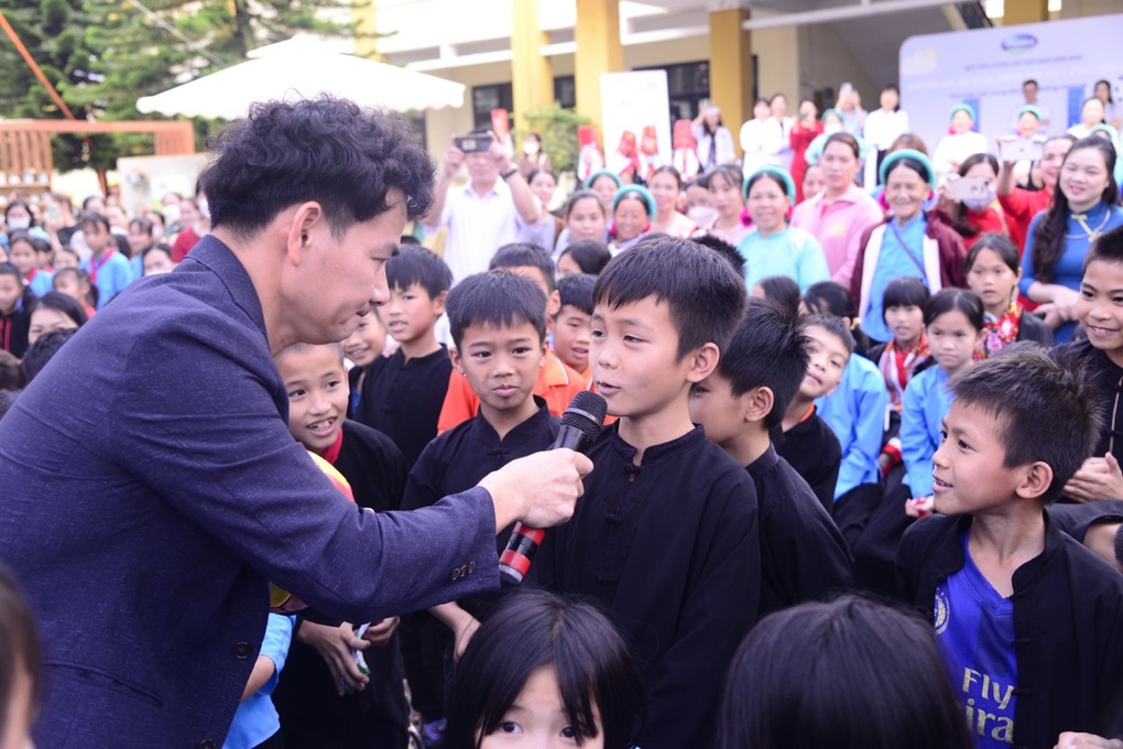 42 triệu hộp sữa được trao cho nửa triệu trẻ em Việt Nam trong 16 năm - 2 42 triệu hộp sữa được trao cho nửa triệu trẻ em Việt Nam trong 16 năm - 2