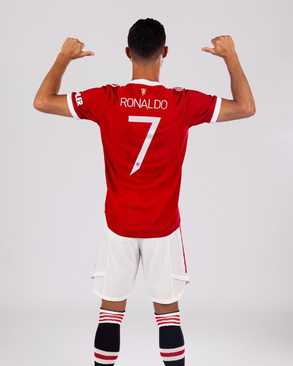 C.Ronaldo thành con gà đẻ trứng vàng cho Man Utd, Messi thua xa - 2 C.Ronaldo thành con gà đẻ trứng vàng cho Man Utd, Messi thua xa - 2