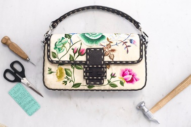 Thợ may Ý chế tác mẫu túi xách nổi tiếng nhất của Fendi
