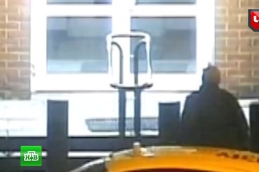 Cảnh sát Nga, nhà ngoại giao Mỹ vật lộn trước cửa Đại sứ quán Mỹ ở Moscow