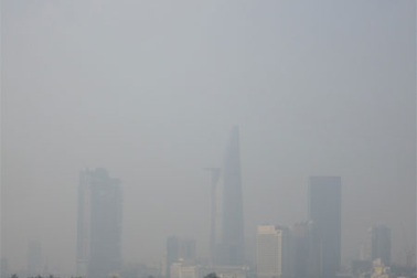 Sương mù bao phủ TPHCM suốt buổi sáng