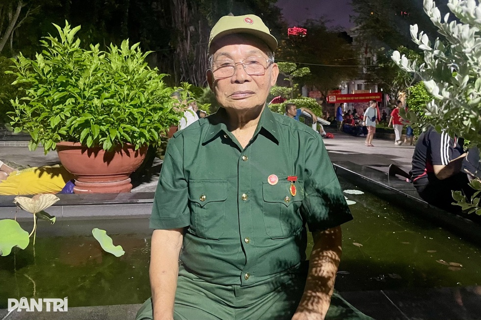 Chắc không còn lần nào trong đời tôi được chứng kiến khoảnh khắc lịch sử này nữa... - 8 Chắc không còn lần nào trong đời tôi được chứng kiến khoảnh khắc lịch sử này nữa... - 8