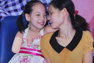 Gặp lại cô bé “Nick Vujicic Việt Nam” nhí nhảnh tại Hà Nội