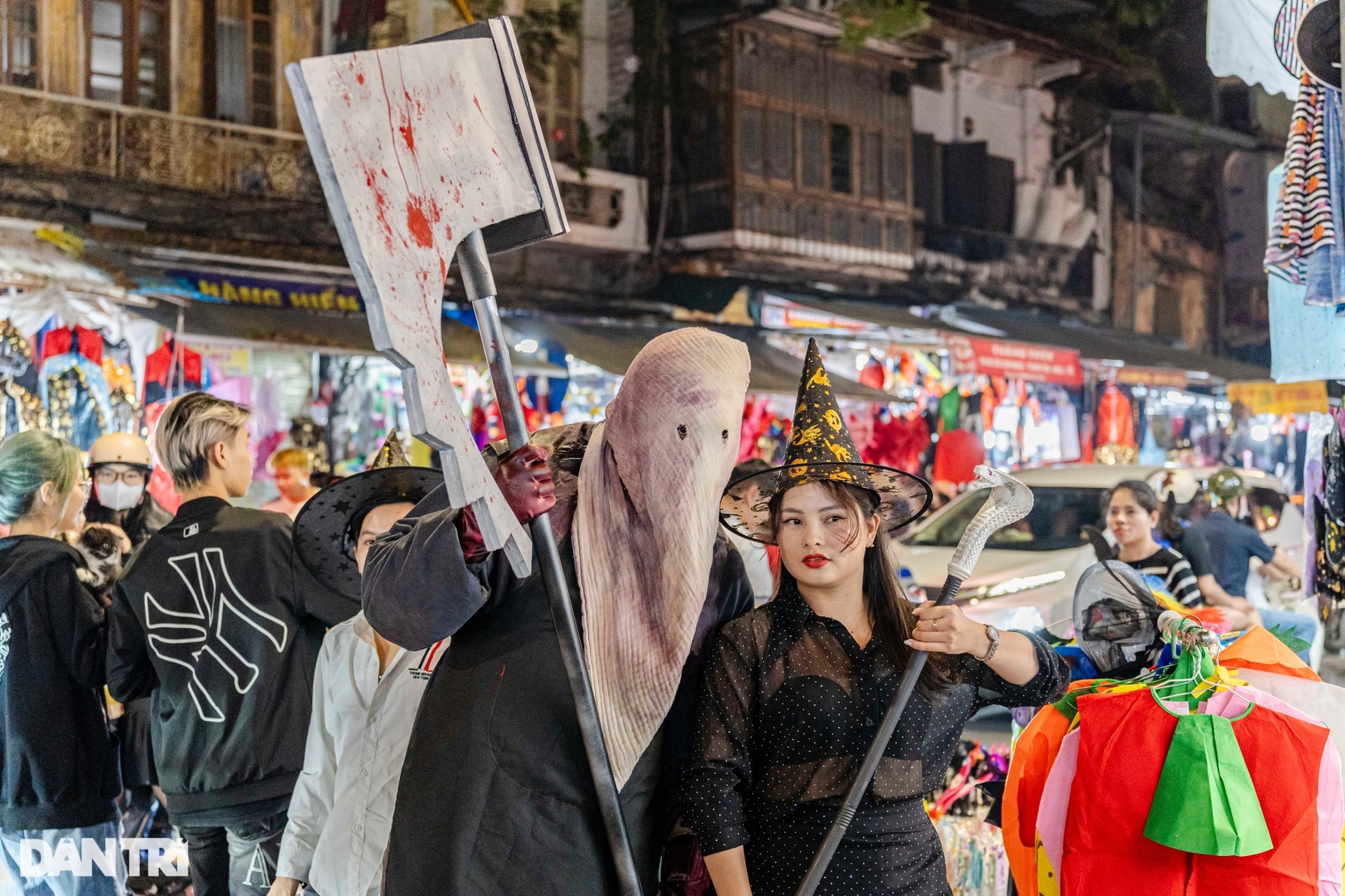 Ma quỷ dạo chơi trên đường phố Hà Nội dịp lễ Halloween - 5