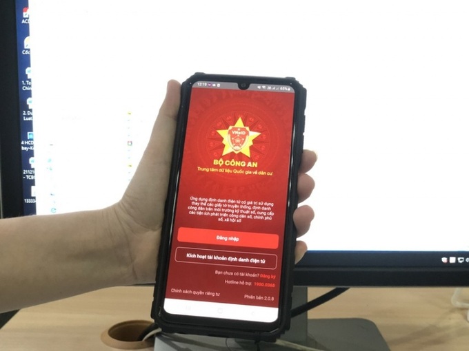 Đối với trẻ em đủ 14 tuổi trở lên được cấp TKĐDĐT, còn người dưới 14 tuổi sẽ đăng ký theo tài khoản của cha mẹ hoặc người giám hộ.
Ảnh: PHẠM TUYÊN