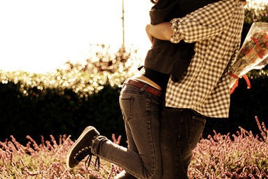 Nghi ngờ vì bạn gái quan hệ không rõ ràng