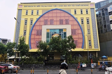 Viện Y dược học dân tộc TPHCM phải trả lời tại sao buộc thôi việc viên chức