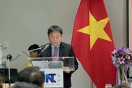 Vị tiến sĩ Thái Lan nói tiếng Việt như gió, ăn cơm cà muối, treo ảnh Bác Hồ