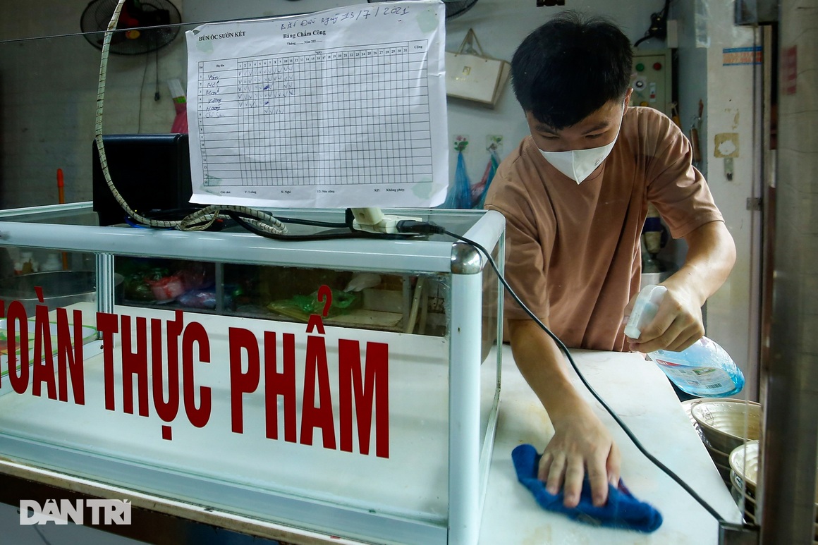 Ngày đầu hàng quán 19 quận huyện ở Hà Nội được mở cửa bán mang về - 5 Ngày đầu hàng quán 19 quận huyện ở Hà Nội được mở cửa bán mang về - 5