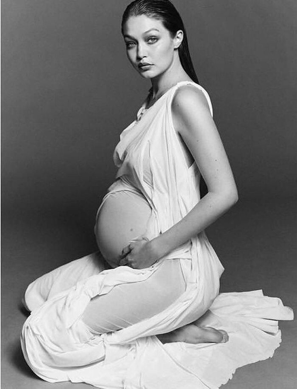 Siêu mẫu Gigi Hadid sinh thường tại nhà - 4 Siêu mẫu Gigi Hadid sinh thường tại nhà - 4