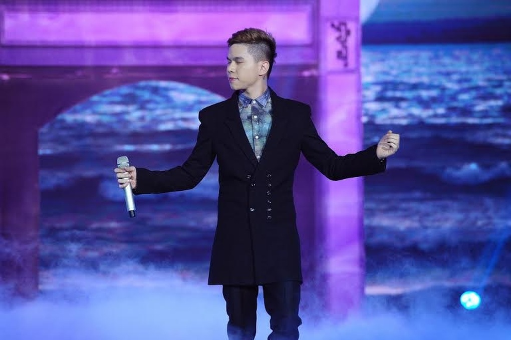 Những nghệ sĩ hát ca từ lệch chuẩn cần chấn chỉnh - 4 Những nghệ sĩ hát ca từ lệch chuẩn cần chấn chỉnh - 4