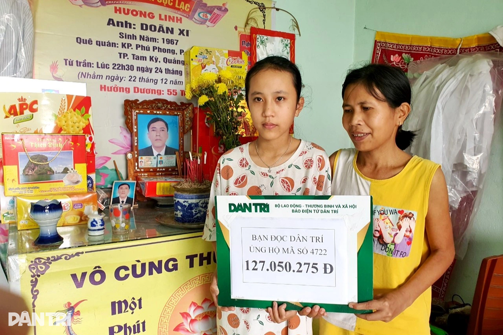 Hơn 120 triệu đồng đến người vợ mù nuôi hai con thơ trong cảnh khốn cùng - 1 Hơn 120 triệu đồng đến người vợ mù nuôi hai con thơ trong cảnh khốn cùng - 1