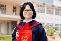 Nữ sinh duy nhất được Trường Bách khoa TPHCM vinh danh trong lễ khai giảng