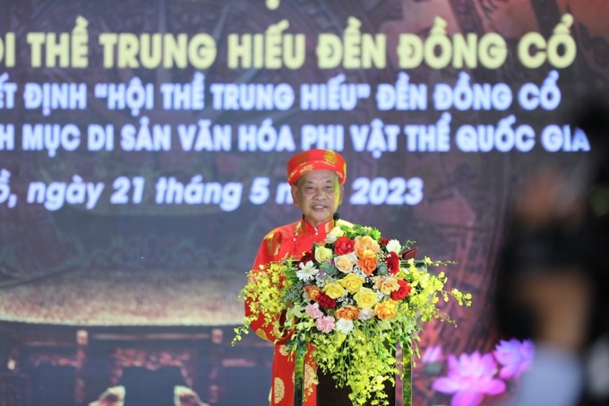 Ông Hoàng Phạm Mưu - Trưởng tiểu ban di tích Đông Xã phát biểu cảm ơn và thể hiện quyết tâm bảo tồn, phát huy giá trị của Hội thề Trung hiếu đề Đồng Cổ.