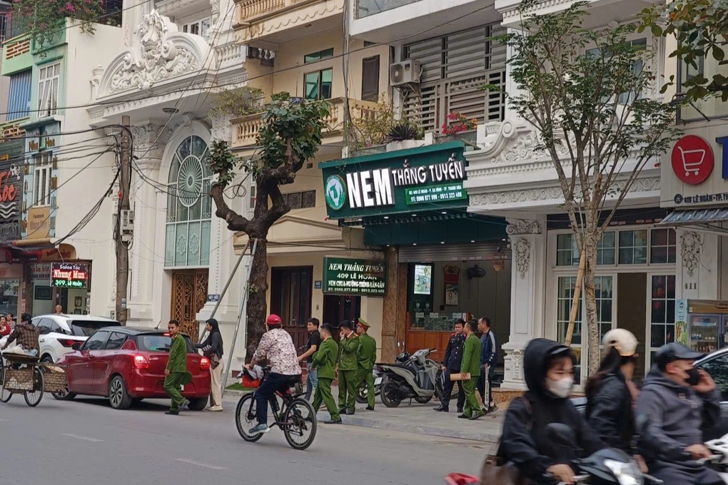 Bắt giam cặp vợ chồng chủ tiệm vàng lớn ở Thanh Hóa - 2 Bắt giam cặp vợ chồng chủ tiệm vàng lớn ở Thanh Hóa - 2