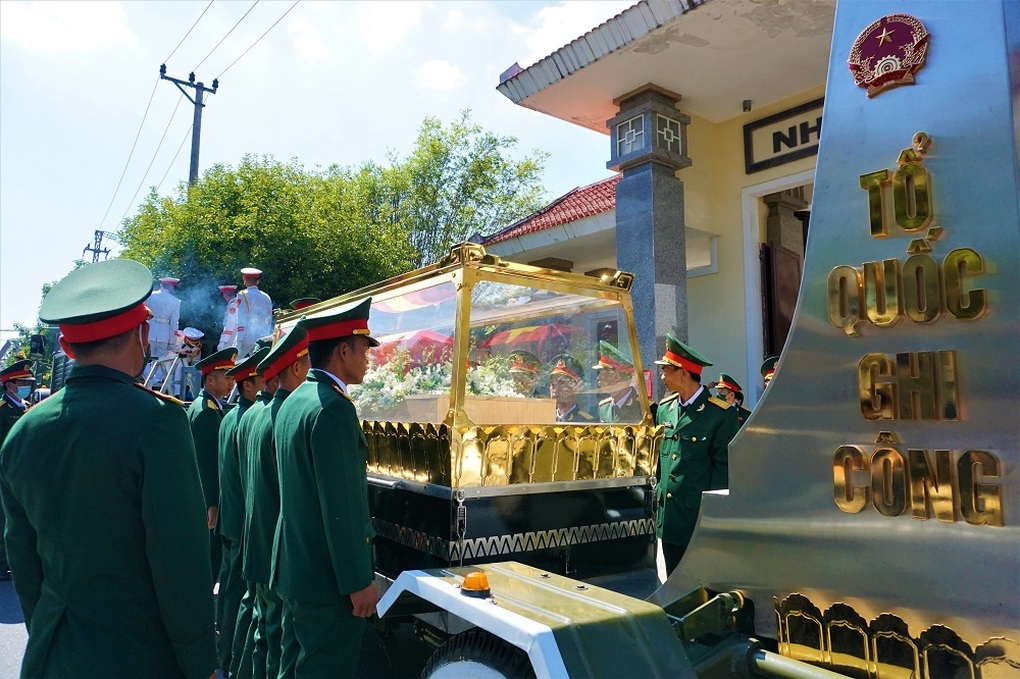 Anh hùng Kostas Nguyễn Văn Lập an nghỉ tại Đà Nẵng - 7 Anh hùng Kostas Nguyễn Văn Lập an nghỉ tại Đà Nẵng - 7