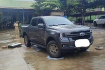 Phụ huynh lái xe vào sân trường: Nên cấm hay không?