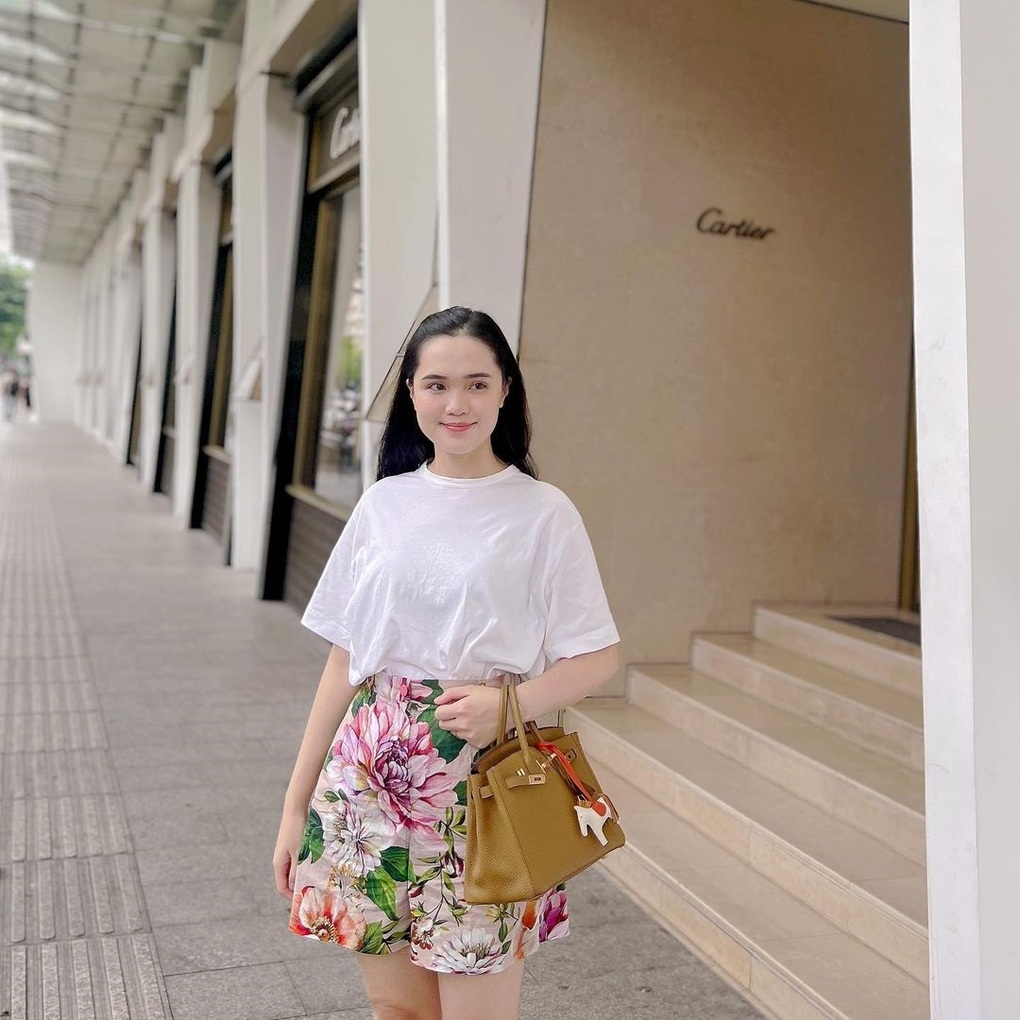 Vợ Duy Mạnh khoe túi Hermès được chồng tặng và bộ sưu tập hàng hiệu đắt đỏ - 3 Vợ Duy Mạnh khoe túi Hermès được chồng tặng và bộ sưu tập hàng hiệu đắt đỏ - 3