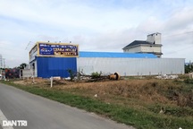 Nhà kho hoành tráng xây trái phép, 7 lần kiểm tra không xác định được chủ