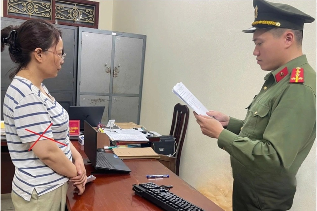 Bắt giữ người phụ nữ giả nam giới lên mạng lừa đảo 1,1 tỷ đồng - 1 Bắt giữ người phụ nữ giả nam giới lên mạng lừa đảo 1,1 tỷ đồng - 1