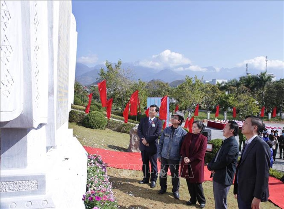 Khánh thành bức phù điêu Thư Bác Hồ gửi đồng bào và cán bộ Lai Châu - 3 Khánh thành bức phù điêu Thư Bác Hồ gửi đồng bào và cán bộ Lai Châu - 3