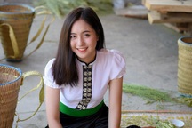 Thiếu nữ xinh đẹp mặc đồ dân tộc Thái ở Mù Cang Chải được tìm kiếm rần rần