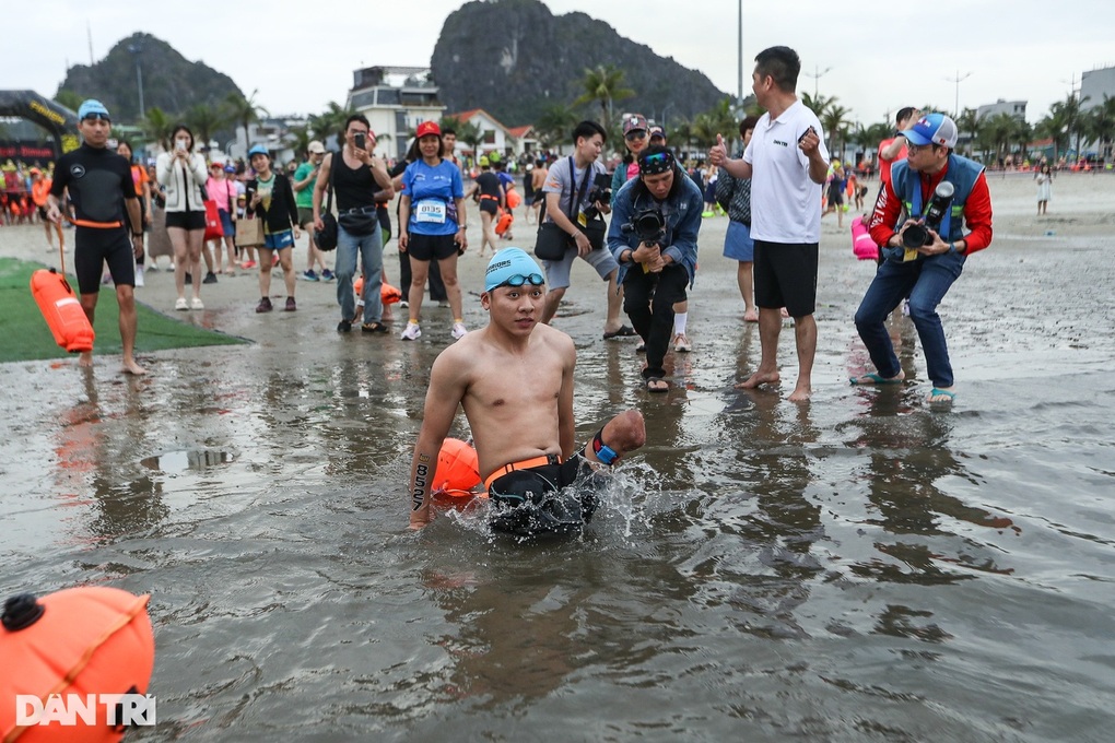 VĐV đặc biệt ở Aqua Warriors Halong Bay khiến nhiều người vỗ tay nể phục - 1 VĐV đặc biệt ở Aqua Warriors Halong Bay khiến nhiều người vỗ tay nể phục - 1