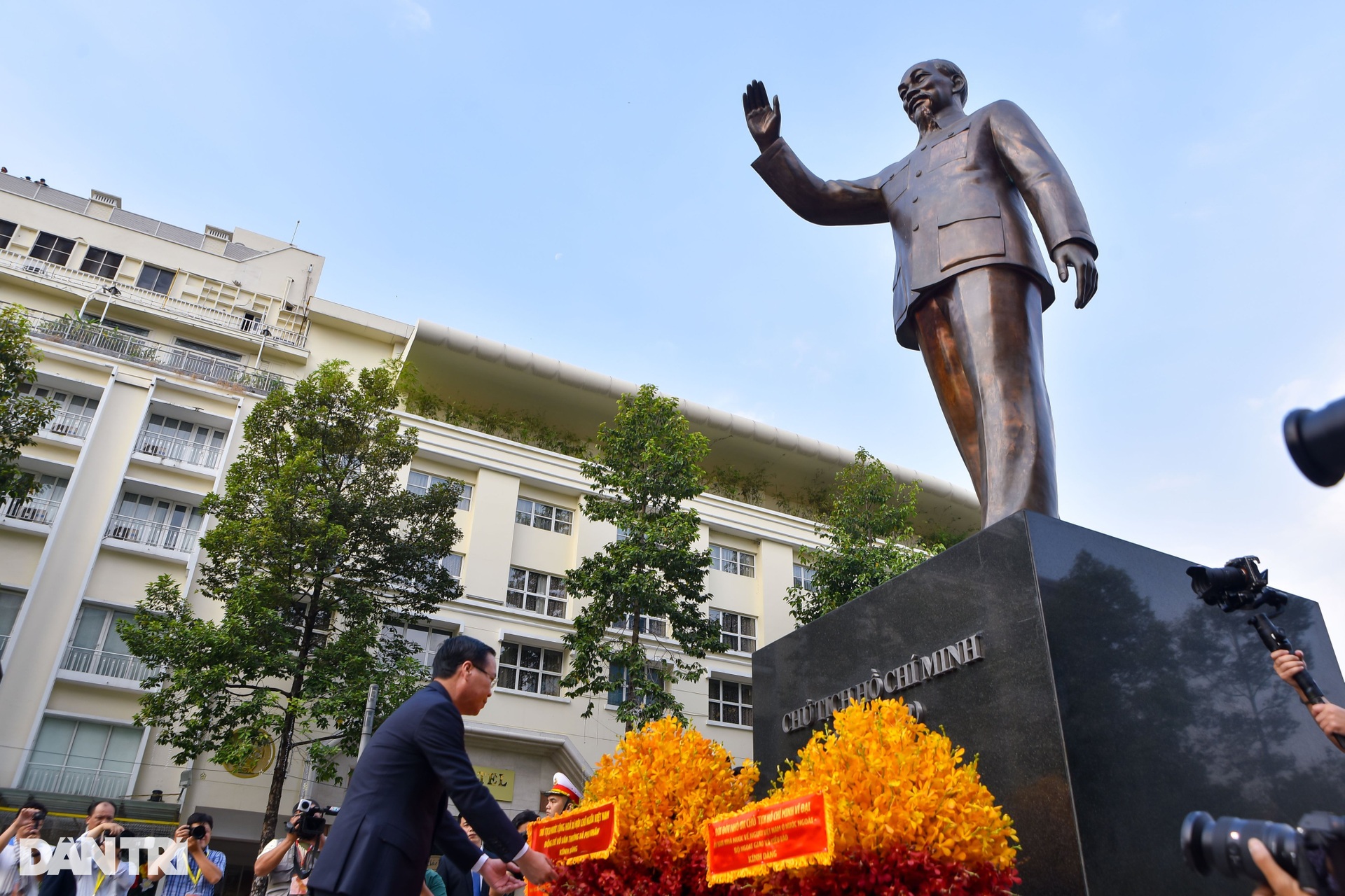 Chủ tịch nước và Phu nhân cùng kiều bào thả cá chép 23 tháng Chạp tại TPHCM - 4 Chủ tịch nước và Phu nhân cùng kiều bào thả cá chép 23 tháng Chạp tại TPHCM - 4
