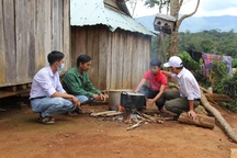 Giáo viên "gồng gánh" lo học trò bỏ trường vì không được hưởng trợ cấp