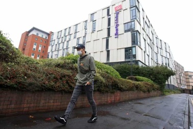 Đại học Anh vẫn "kiếm" hơn 1 tỷ bảng tiền kí túc xá dù đóng cửa