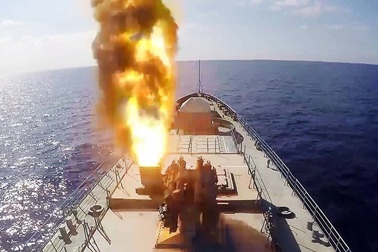 30 tàu chiến Nga tập trận rầm rộ, Ukraine khuyến cáo máy bay tránh Biển Đen