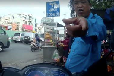 Tài xế Grab bị nhóm xe ôm truyền thống vây đánh ở bến xe An Sương