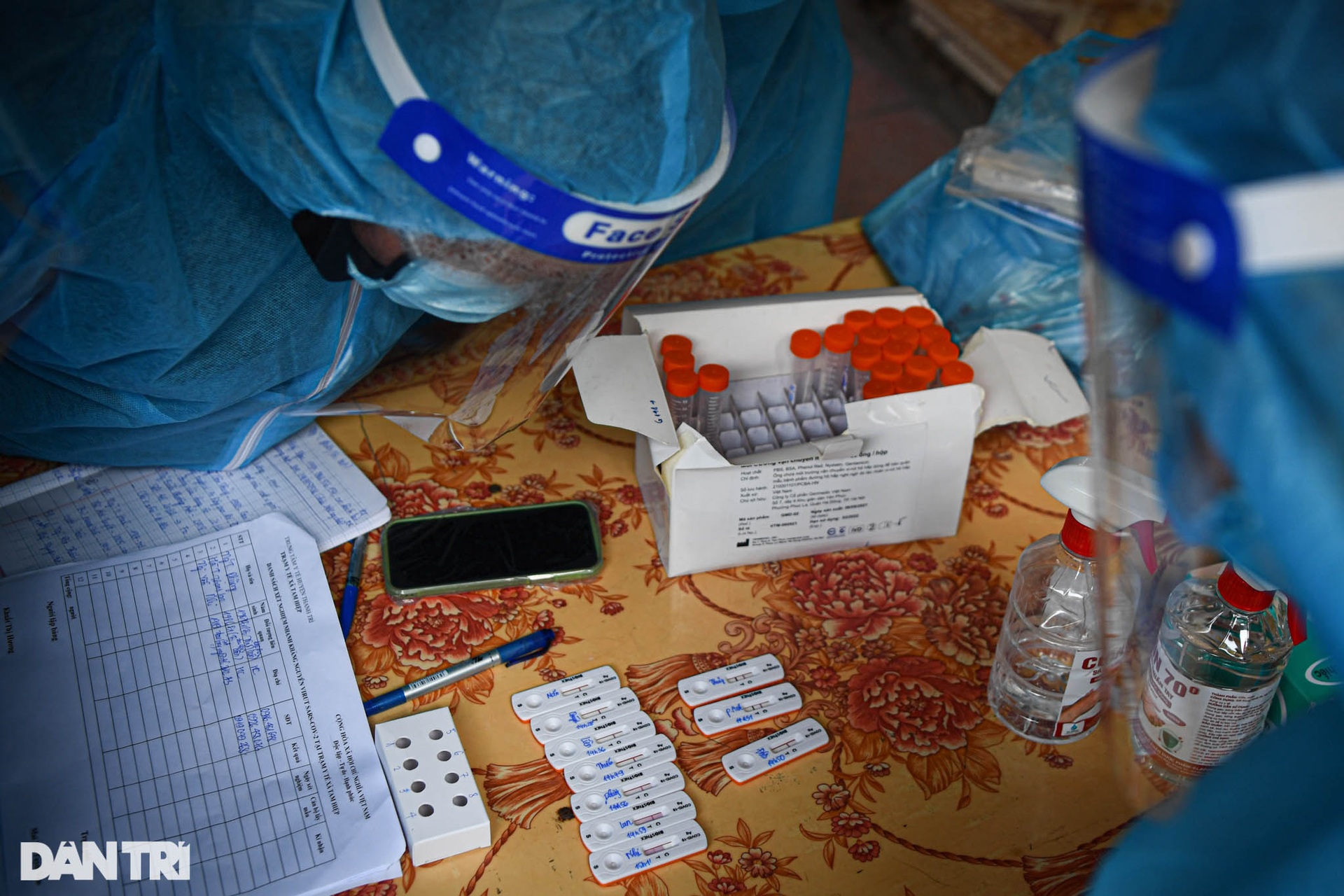 F0 ở Hà Nội tăng vọt, nhân viên y tế điều trị tại nhà như thế nào? - 4 F0 ở Hà Nội tăng vọt, nhân viên y tế điều trị tại nhà như thế nào? - 4